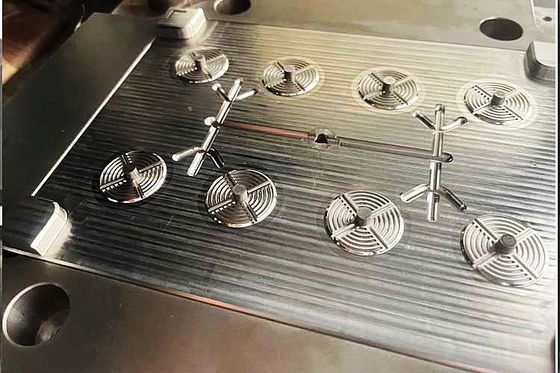 주문 투명하고 흰색의 의료 곰팡이 디자인 3D/2D Moldmaster 핫 러너 시스템 online manufacture